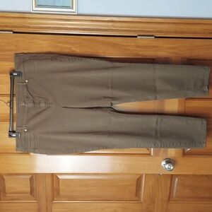 ➕️ Maurices Stylish Olive Green Chic Stretchy Comfortable Pants, Like New